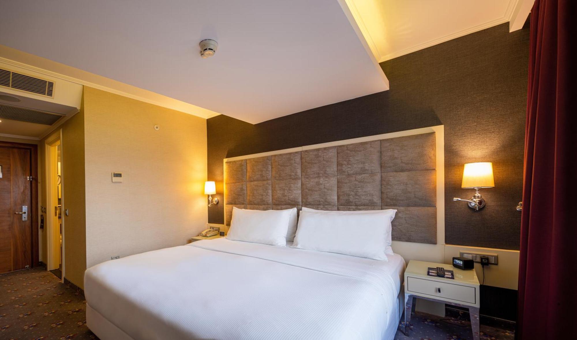 Doubletree By Hilton Izmir - Alsancak Hotel Екстериор снимка