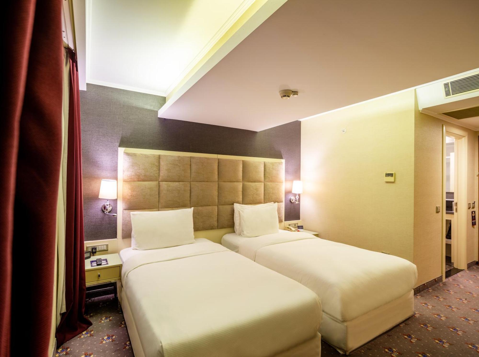 Doubletree By Hilton Izmir - Alsancak Hotel Екстериор снимка
