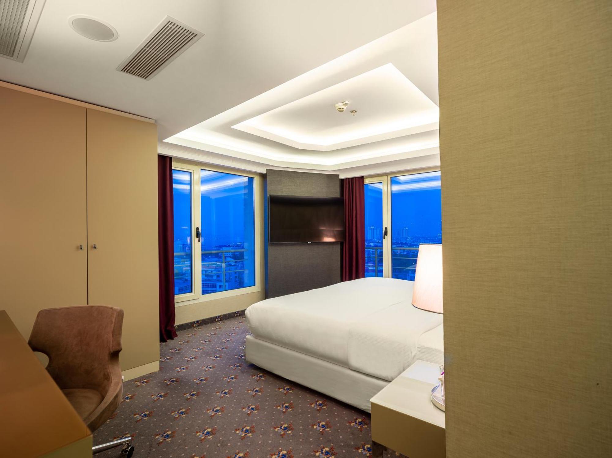 Doubletree By Hilton Izmir - Alsancak Hotel Екстериор снимка