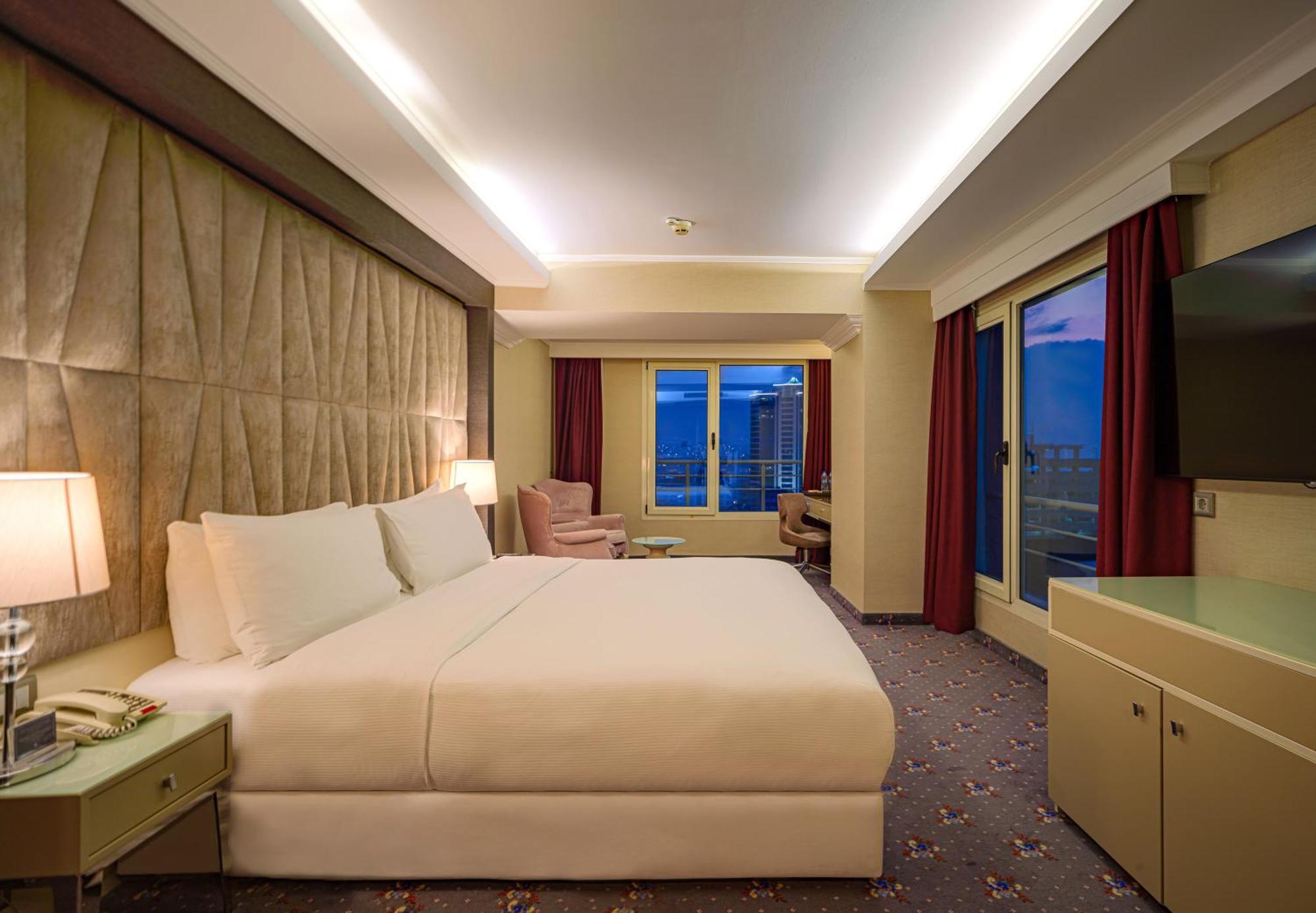 Doubletree By Hilton Izmir - Alsancak Hotel Екстериор снимка