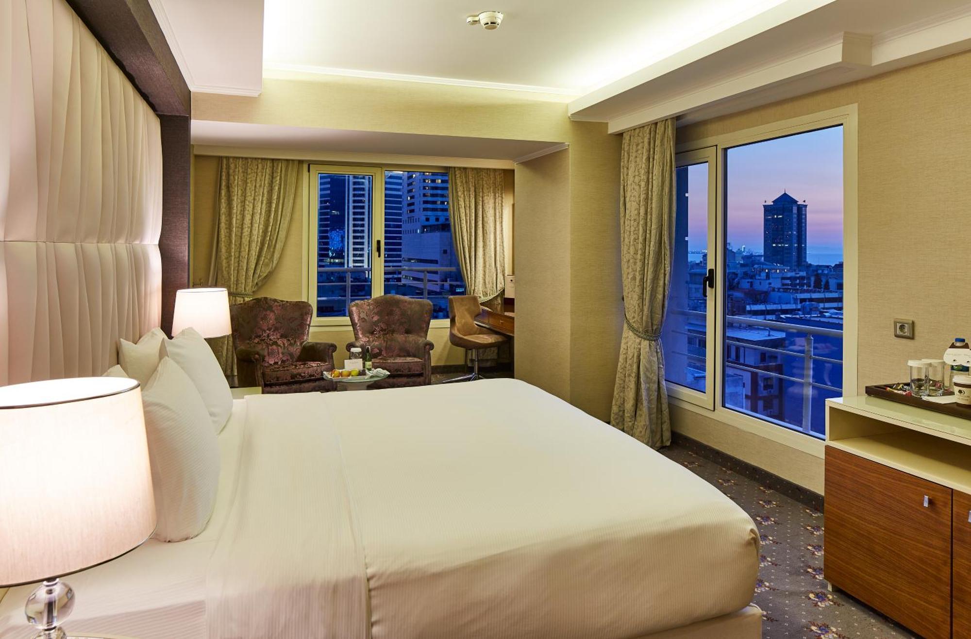 Doubletree By Hilton Izmir - Alsancak Hotel Екстериор снимка