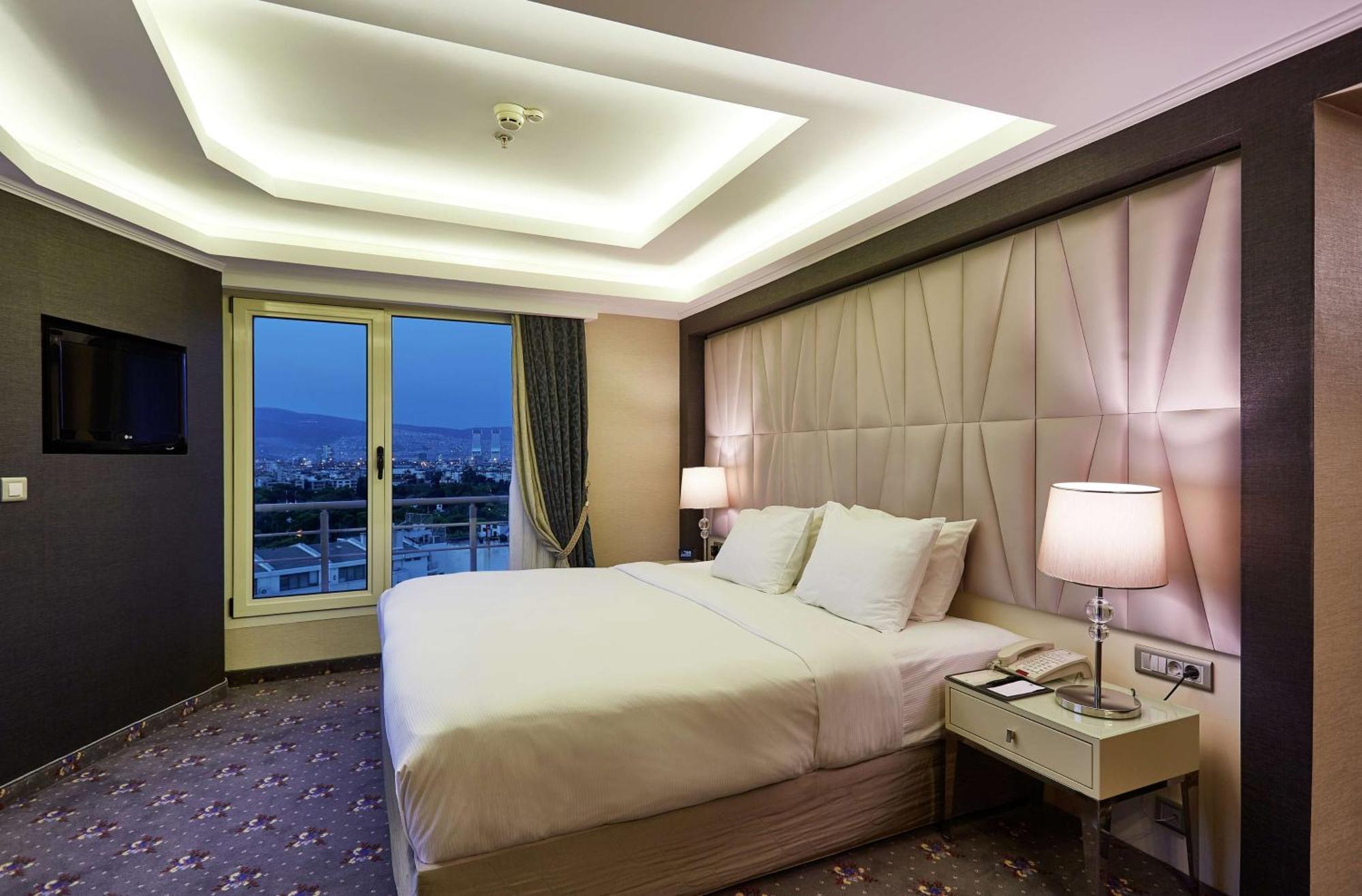 Doubletree By Hilton Izmir - Alsancak Hotel Екстериор снимка