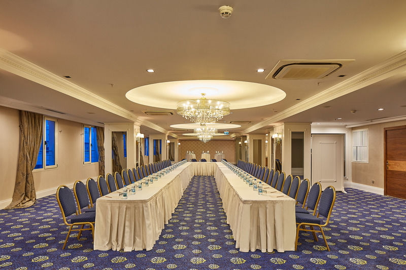 Doubletree By Hilton Izmir - Alsancak Hotel Екстериор снимка