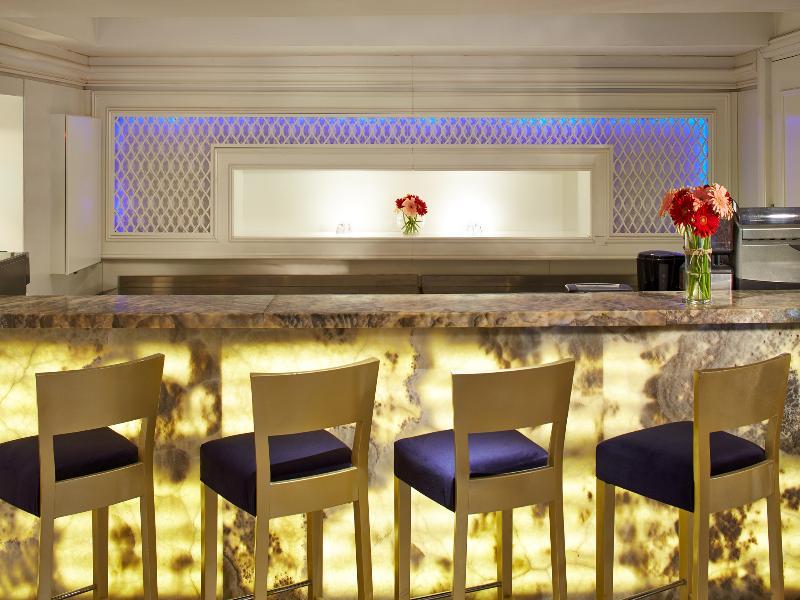 Doubletree By Hilton Izmir - Alsancak Hotel Екстериор снимка